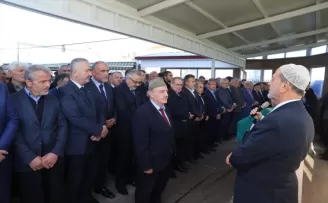 Eski Gençlik ve Spor Bakanı Suat Kılıç’ın annesi son yolculuğuna uğurladı
