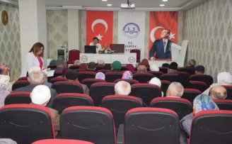 Espiye’de hacca gidecek hacı adaylarına sağlık semineri verildi