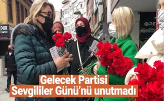 Gelecek Partisi karanfil dağıttı