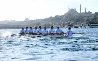 Genç sporcular Cumhuriyet’in 100. yılında dostluk için 10. kez kürek çekti