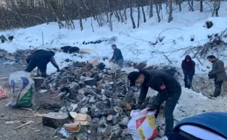 Gerze’den deprem bölgesine yakacak odun desteği sağlandı