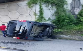 Giresun’da hafif ticari aracın devrilmesi sonucu 1 kişi öldü, 1 kişi yaralandı