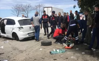 Giresun’da istinat duvarına çarpan otomobildeki 3 kişi yaralandı