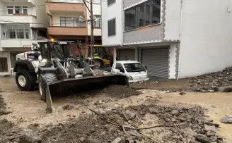 Giresun’da sağanak su baskınlarına neden oldu