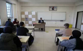Görme engelli Ziver öğretmen, hikayesiyle öğrencilerine örnek oluyor