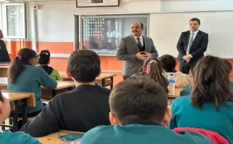 Gümüşhacıköy Kaymakamı Altınöz’den okul ziyareti