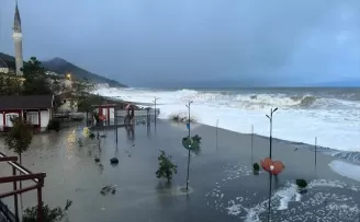 GÜNCELLEME 2 - Karadeniz’de fırtına dev dalgalar oluşturdu