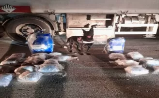 GÜNCELLEME - Düzce'de bir tırdaki varillerde 11,8 kilogram uyuşturucu bulundu