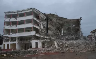 Havza'da hükümet konağı binasının yıkımına başlandı