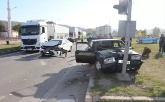 Havza'da iki otomobilin çarpıştı, bir kişi yaralandı