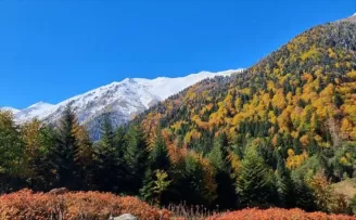 Kaçkar Dağları'nda iki mevsim bir arada yaşanıyor
