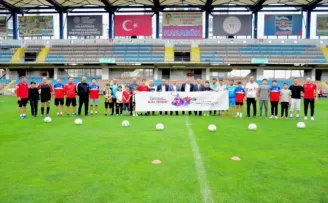 Karabük'te babalar ve oğulları futbol maçı yaptı