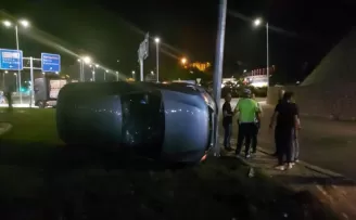 Karabük’te çalıntı otomobille polisten kaçan ehliyetsiz sürücü kaza yaptı