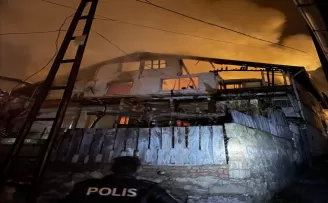 Karabük’te çıkan yangında bir ev kullanılamaz hale geldi