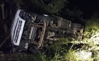 Karabük’te devrilen kamyondaki 2 kişi yaralandı