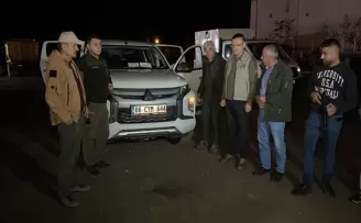 Karabük’te kent merkezine inen yavru ayı iş yerlerine girmeye çalıştı