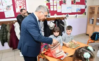 Karabük'te öğrencilere kışlık kıyafet yardımı