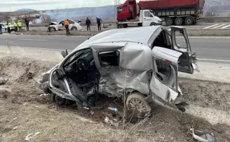 Karabük’te otomobille çarpışan hafif ticari aracın sürücüsü öldü
