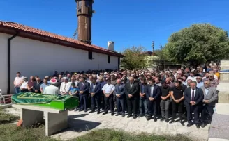 Karabük'te oturduğu kayanın yuvarlanması sonucu ölen muhtar defnedildi