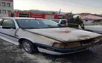 Karabük’te park halindeki otomobil yandı