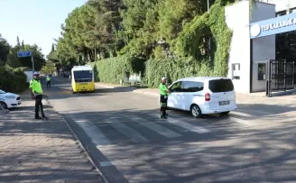 Karabük’te polis ekipleri okul önlerinde denetim yaptı
