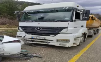 Karabük’te tır ile çarpışan otomobildeki 2 kişi yaralandı