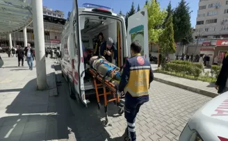 Karabük’te tıra çarpan otomobildeki 2 kişi yaralandı