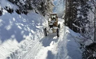 Karadeniz’de kar nedeniyle 5 ilde 759 yerleşim yerine ulaşım sağlanamıyor