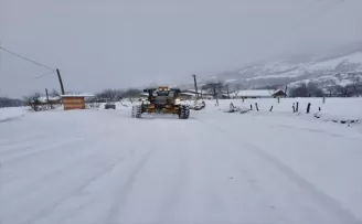 Karadeniz'deki 3 ilde 642 köy yolu kar nedeniyle ulaşıma kapandı