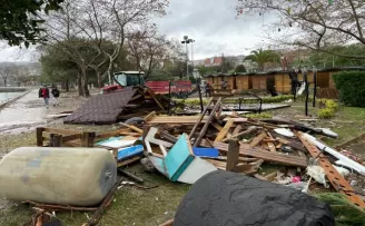 Karadeniz Ereğli’de fırtınanın izleri siliniyor