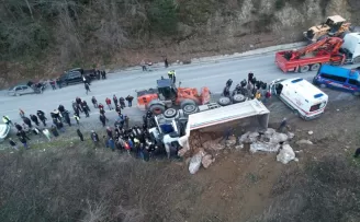Kastamonu’da devrilen kamyonun sürücüsü öldü