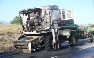 Kastamonu’da hareket halinde alev alan biçerdöver kullanılamaz hale geldi