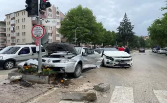 Kastamonu’da iki otomobilin çarpıştığı kazada 4 kişi yaralandı