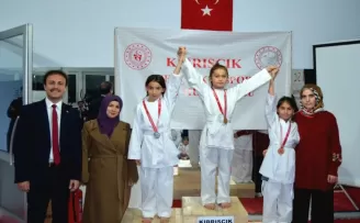 Kıbrıscık’ta karate şampiyonası düzenlendi