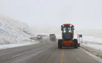 Kop Dağı Geçidi'nde kar ve sis etkili oluyor