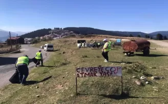 Kümbet Yaylası’nda yaklaşık 2 ton çöp toplandı