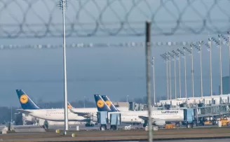 Lufthansa, pilotların yarınki grevi nedeniyle 800 uçuşu iptal etti
