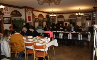 Mudurnu’da yetim ve öksüz çocuklara iftar verildi