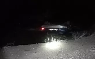 Niksar’da dereye devrilen otomobilin sürücüsü yaralandı