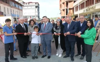 Of’ta Cumhuriyet’in 100. yılına özel resim sergisi açıldı