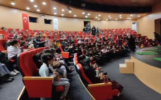 Ordu’da depremzede çocuklar tiyatro oyunu izledi