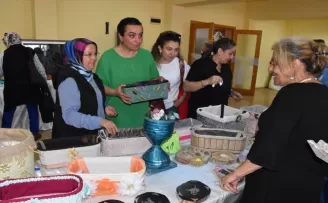 Ordu’da huzurevi sakinleri depremzedeler yararına sergi açtı