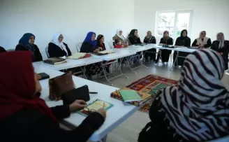 Ordu’da kadınlar köy yaşam merkezindeki kursta Kur’an-ı Kerim öğreniyor