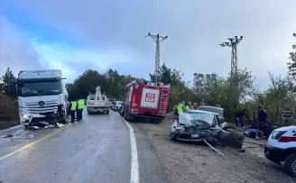Ordu’da otomobil ile tırın çarpıştığı kazada 3 kişi öldü, 3 kişi yaralandı