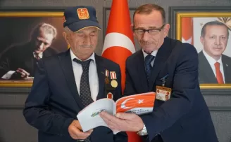 “Osmancıklı Şehitler ve Gaziler“ albümü“ gazilere hediye edildi