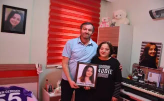 Özdemir ailesi, 20 yaşında öldürülen kızları Ceren'i anılarında yaşatıyor