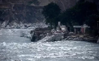 Pakistan'ın Swat bölgesinde sel felaketi altyapıya ciddi zarar verdi