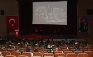 Piyanist Tuluyhan Uğurlu Karabük’te konser verdi