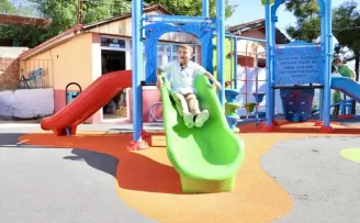 Plastik atıklar Trabzon'da oyun parkına dönüştü