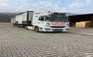 Reşadiye’den deprem bölgesine konteyner gönderildi